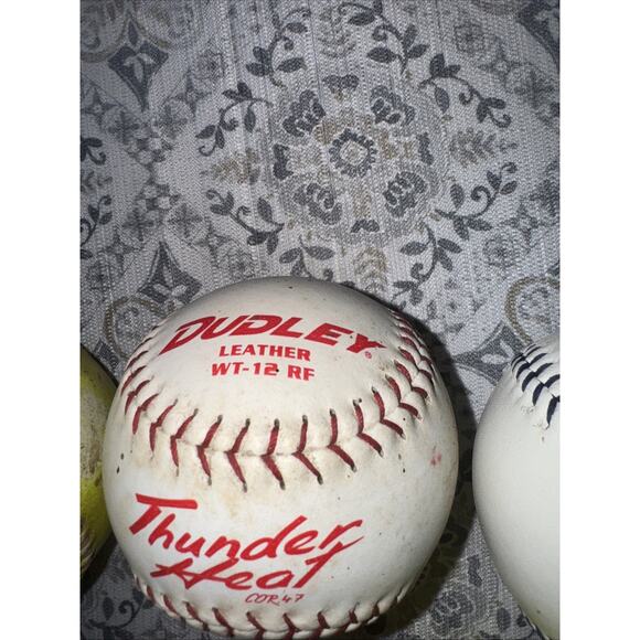 Lot of 5 Dudley Wilson Lightening MacGregor Unbranded Softballs used 2 Yellow - Picture 8 of 10
